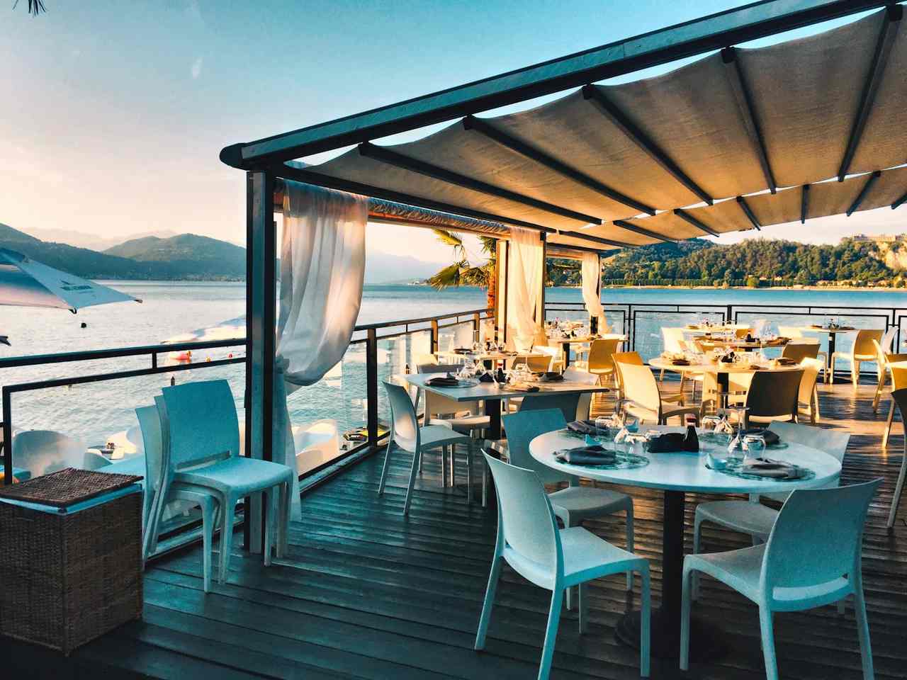 Terrazza del ristorante affacciata sul mare